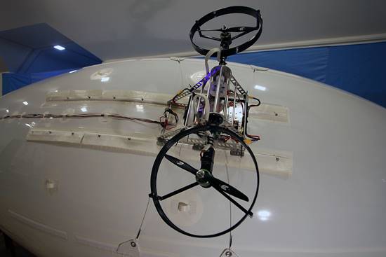 5-m-rc-blimp-twin-motors-and-cabin-detail